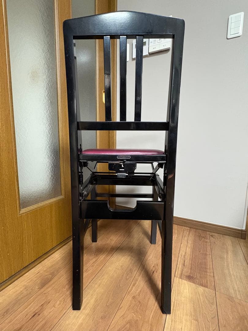 ピアノ背もたれ付黒椅子　トムソン椅子