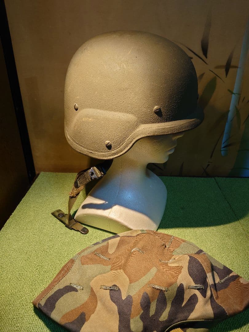 米軍放出　実物防弾Pasgtヘルメット　フリッツバリスティックヘルメット 80s
