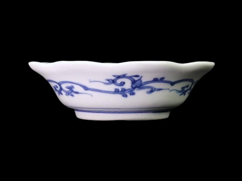 大聖寺伊万里　　微塵唐草に菊の図　小振輪花膾皿　４客　F498AS-fbvi