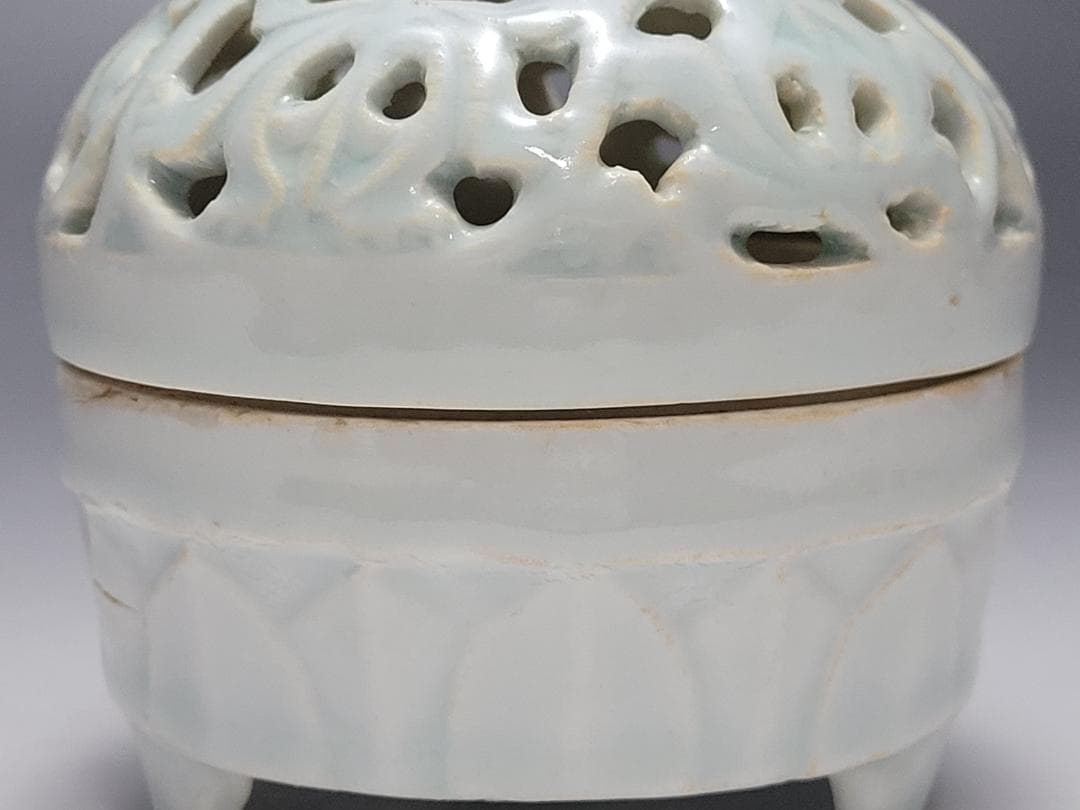白釉 透刻紋 蓋香炉 宋元時代 幅約9cm