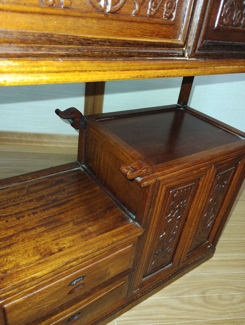 木製彫刻収納棚 引き出し2つ