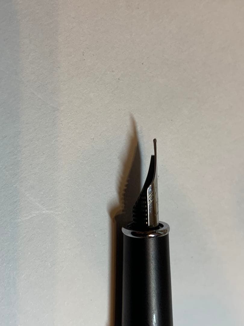 貝殻デザインの万年筆