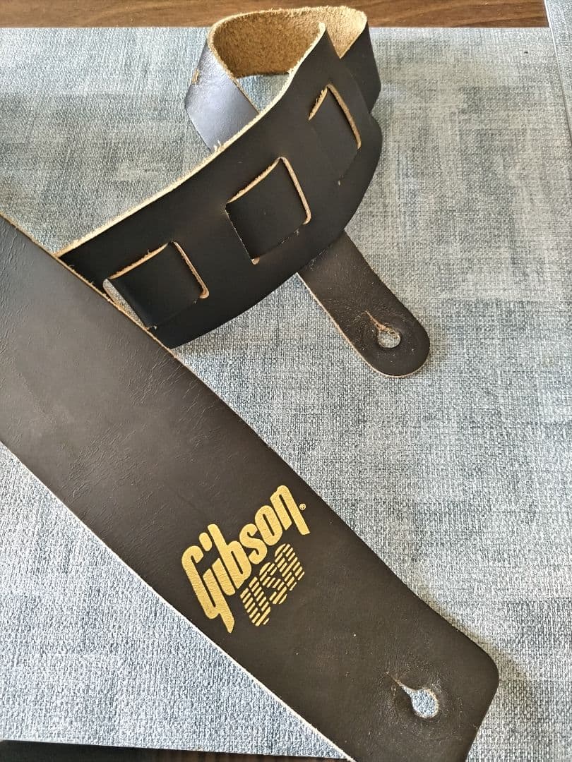 ギブソンレスポールカスタム1992年製造？ ハードケース 革製ストラップ付