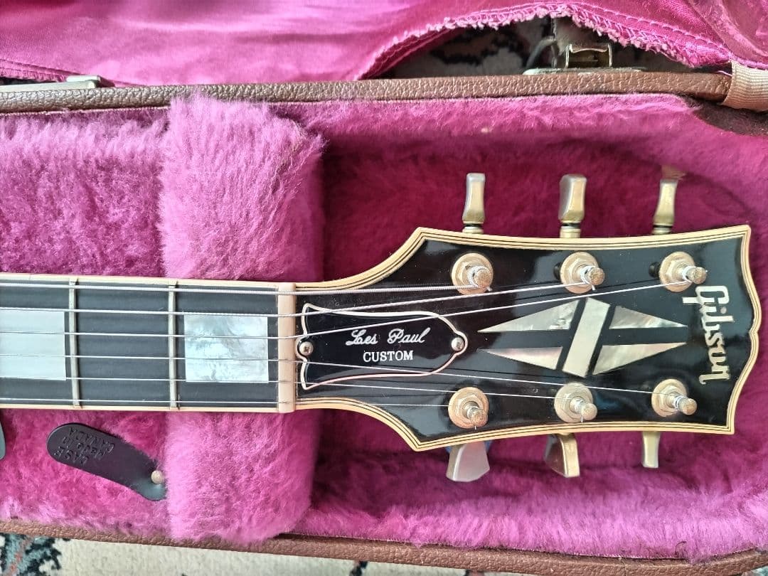 ギブソンレスポールカスタム1992年製造？ ハードケース 革製ストラップ付