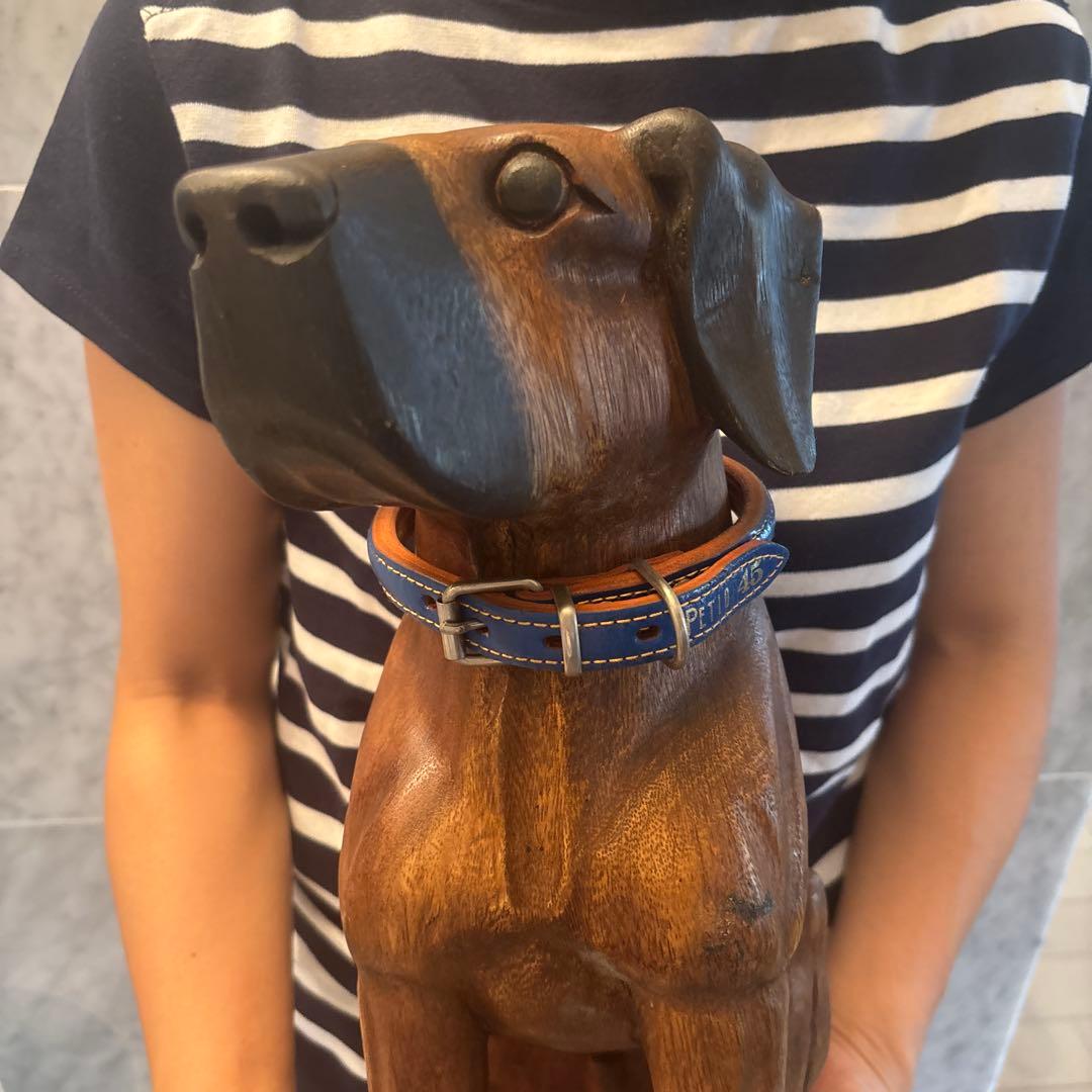 ヴィンテージ　可愛らしい瞳と威厳のある姿が素敵な一刀彫の犬の特大彫刻オブジェ