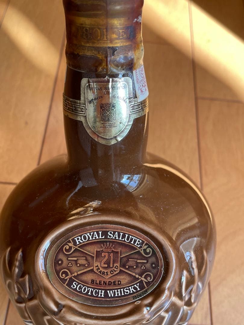 ロイヤルサルート 21年 スコッチウイスキー 陶器ボトル 茶色 Chivas