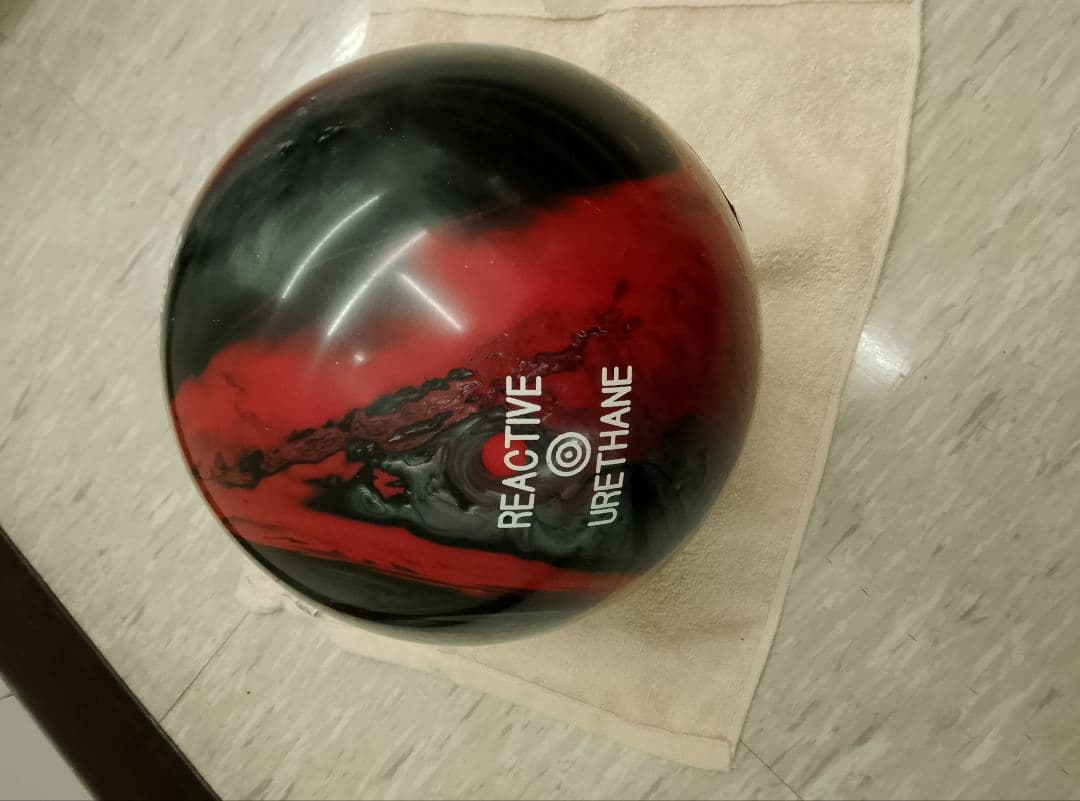 ボーリングボール　14ポンド　２点セット　ケース付き