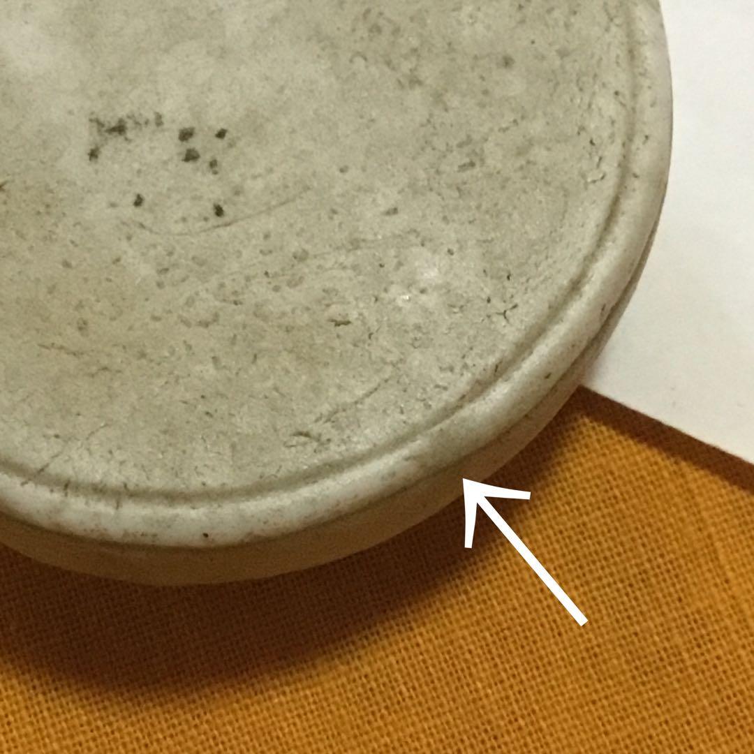 小さな飾り台　磁器