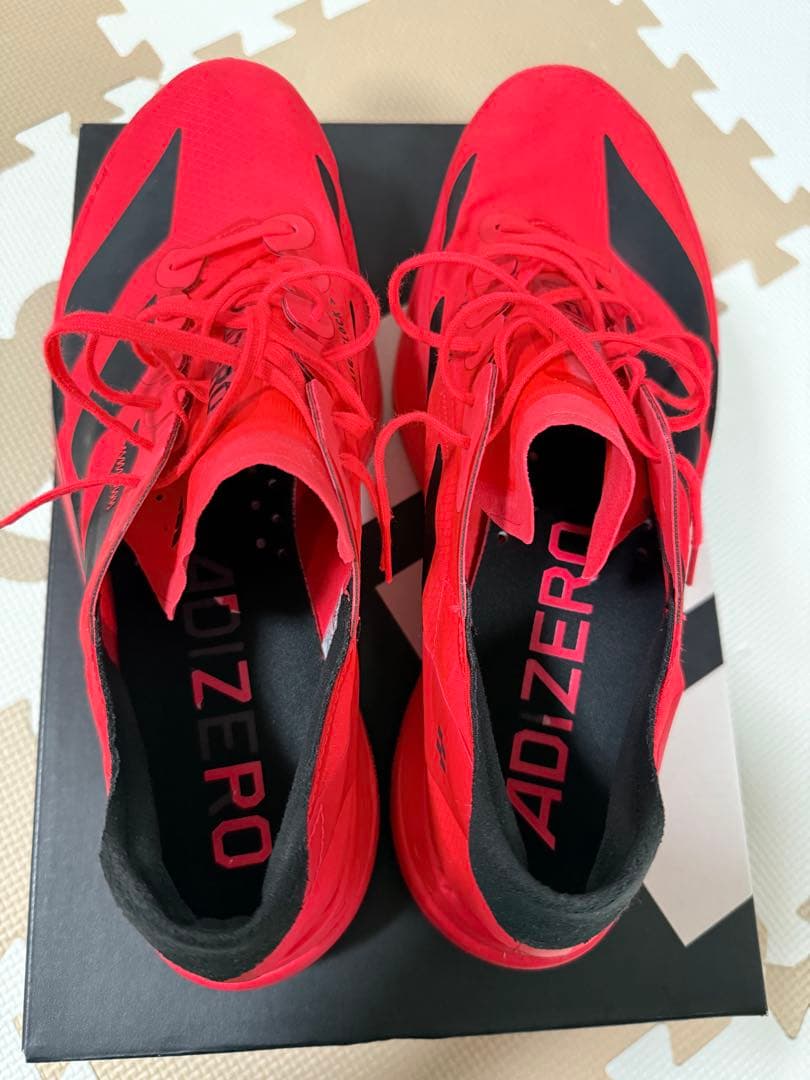 アディオスプロ4 28.0 赤×黒（販売終了色）