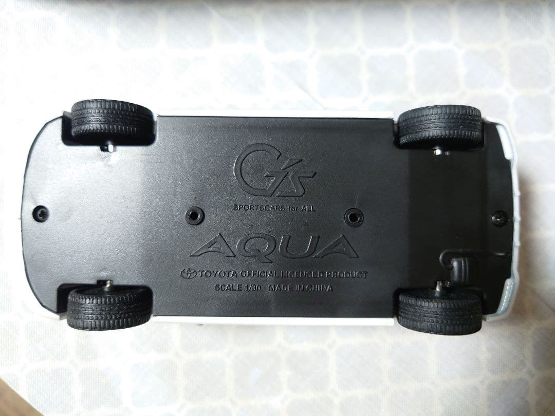 翼*様 トヨタTOYOTAG's AQUA アクアライムホワイトパールクリスタル