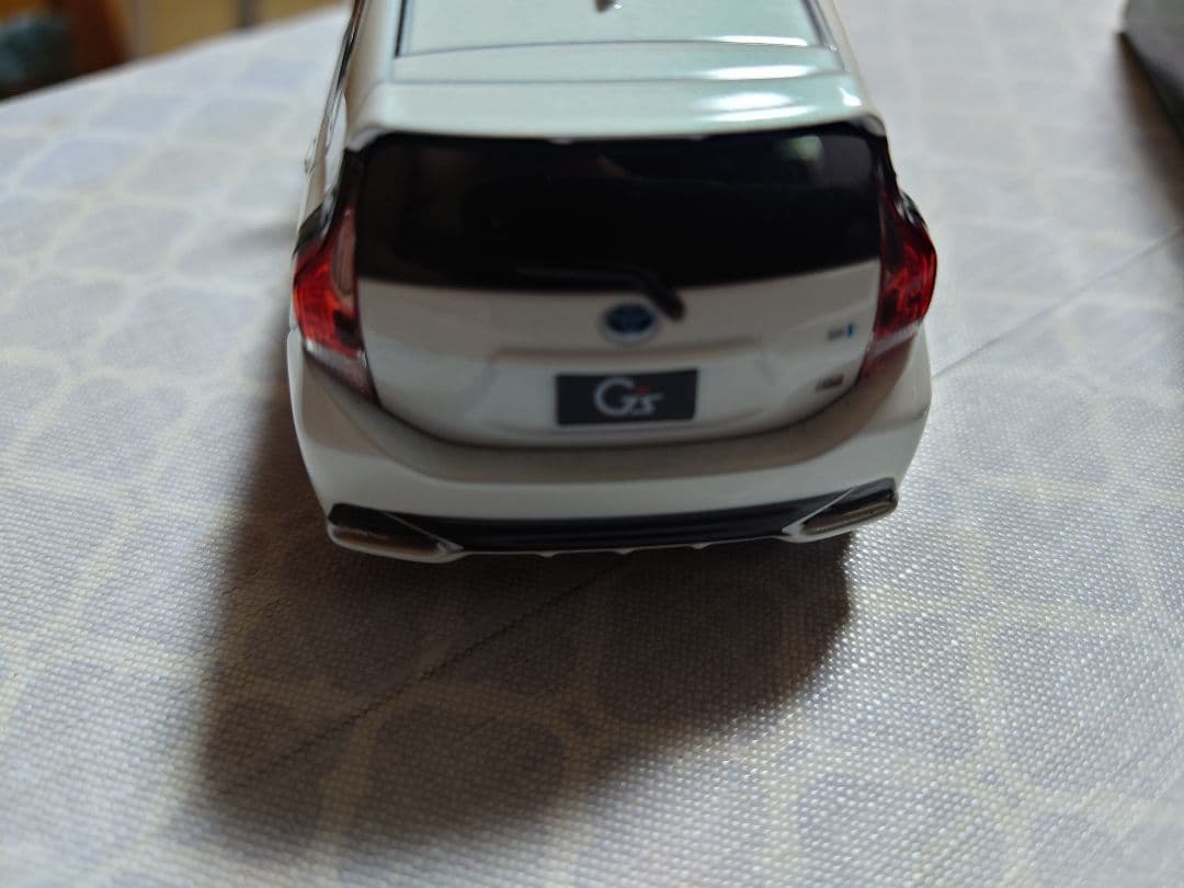 翼*様 トヨタTOYOTAG's AQUA アクアライムホワイトパールクリスタル