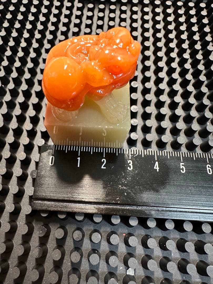 ラオス石　田黄　瑞獣献宝　巧色　高級印材　箱付き　篆刻　書道　落款　雅号