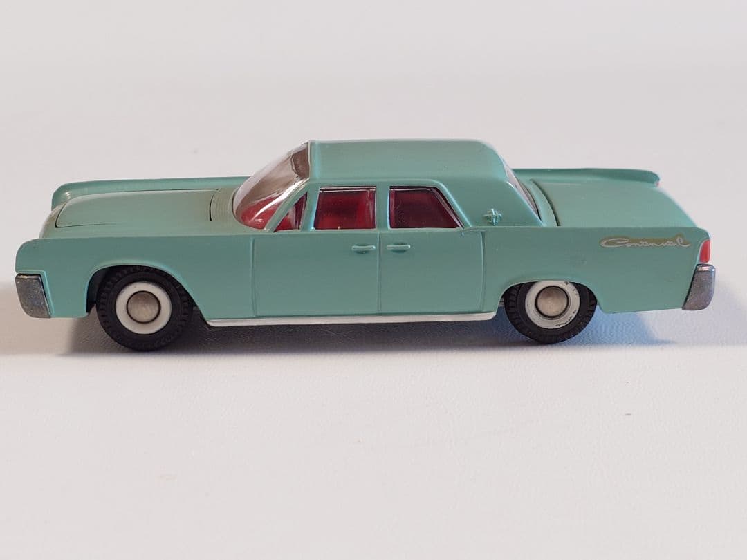 TEKNO NO.829 LINCOLN CONTINENTAL （ブルー）