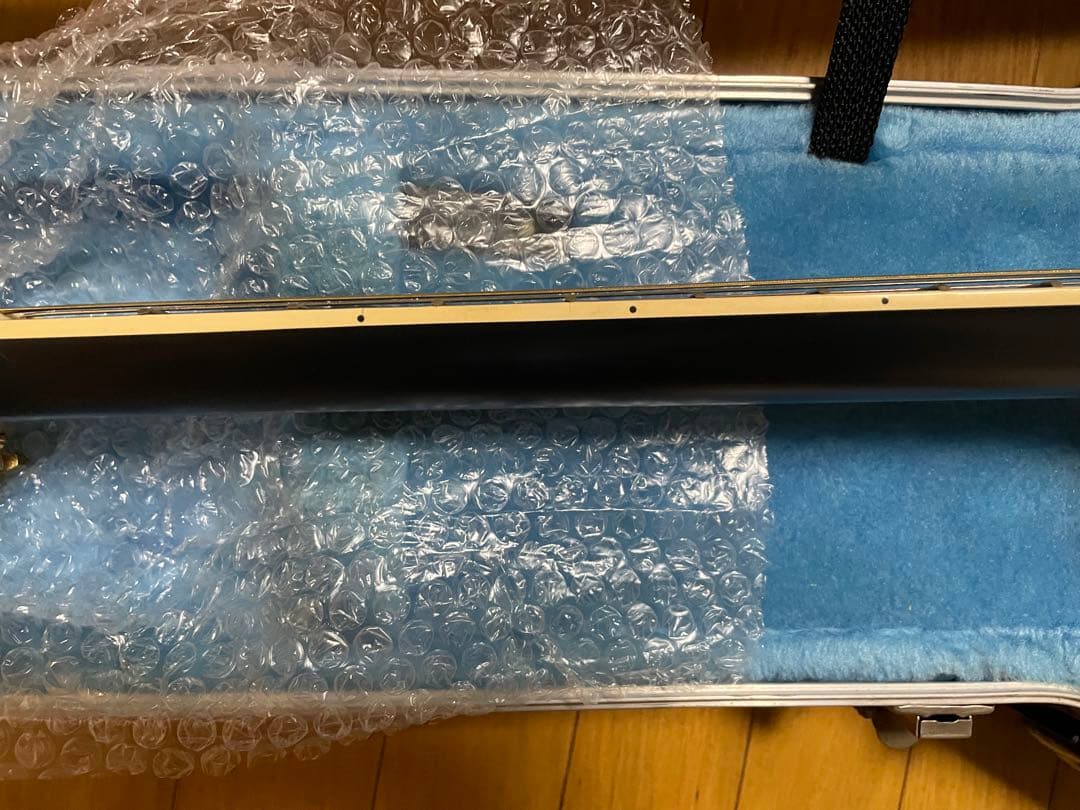 ovation12弦アコースティックギター ブラック。美品、ハードケース付き。