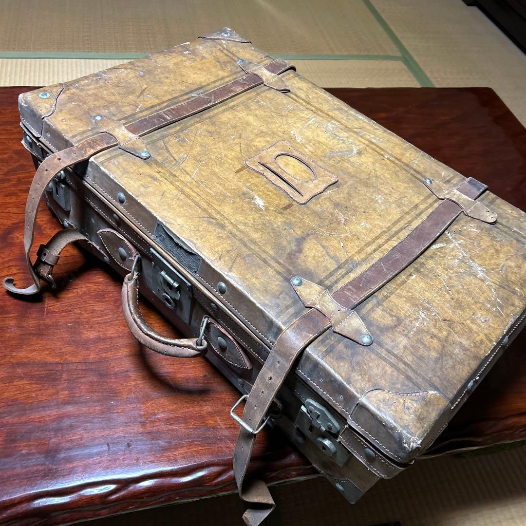 古い大きな旅行鞄　革製　アンティーク　レトロ