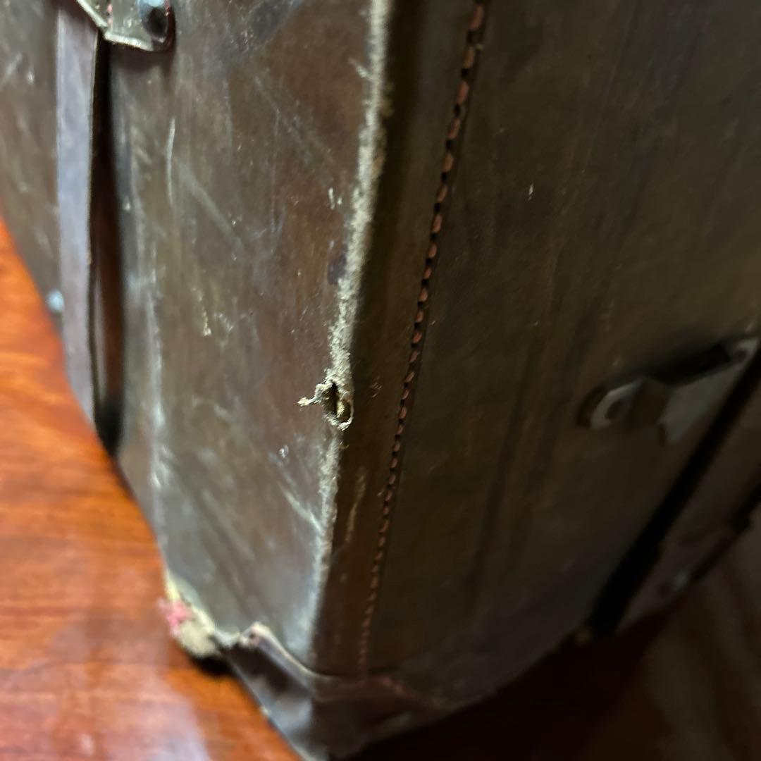 古い大きな旅行鞄　革製　アンティーク　レトロ