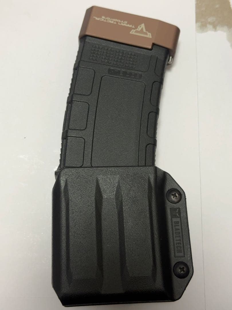ブレードテック　m4マグホルダー