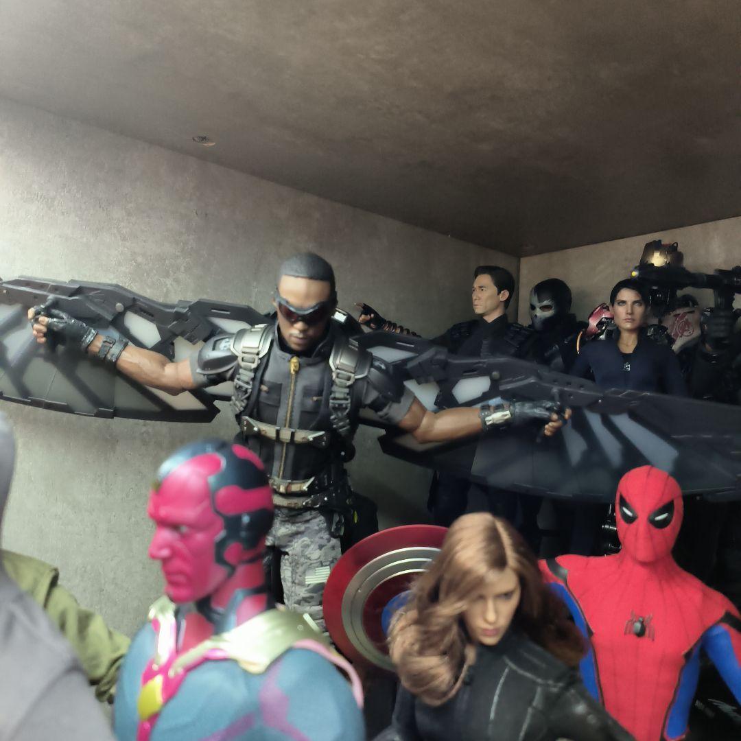 ホットトイズ キャプテン・アメリカ/ウィンター・ソルジャー ファルコン