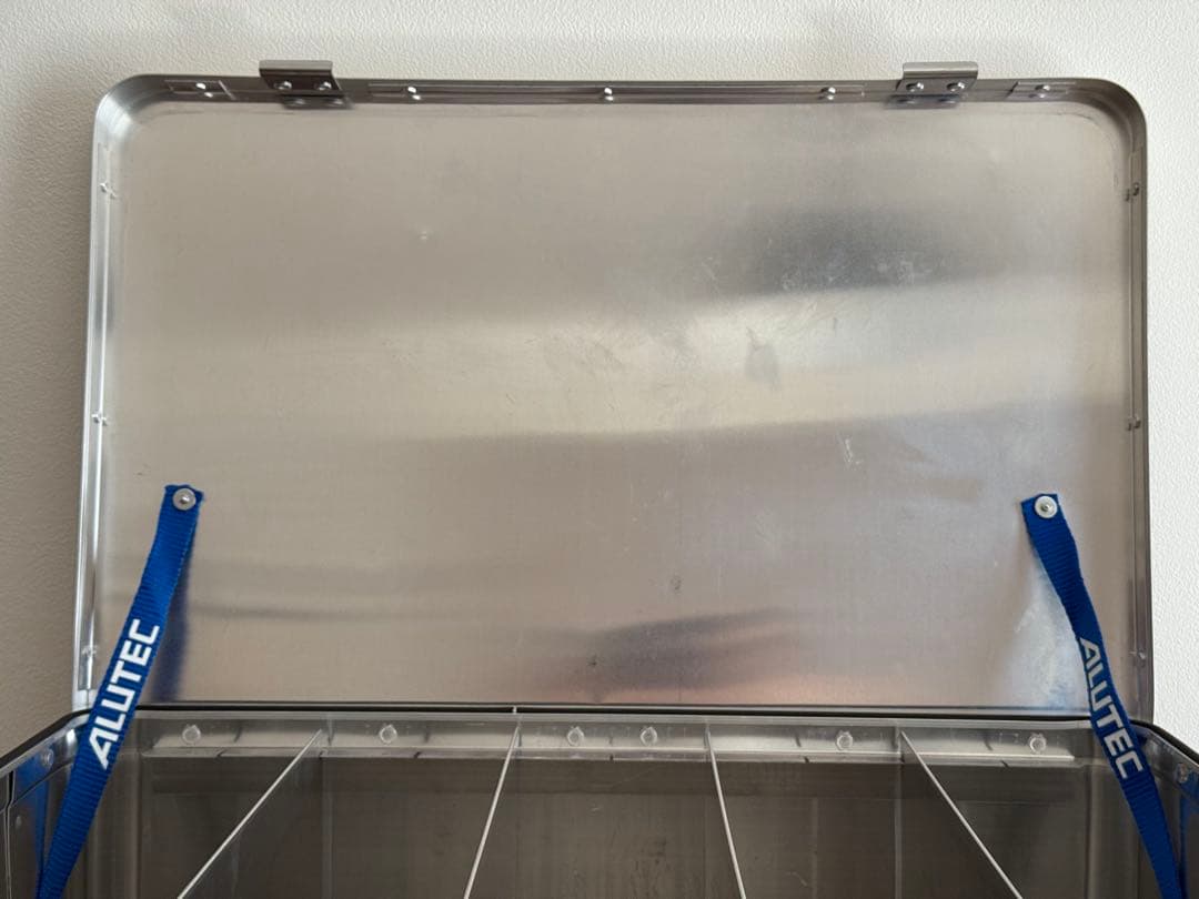 【送料込み】ドイツ製アルテック★アルミコンテナ★仕切り付き★キャンプギア収納★