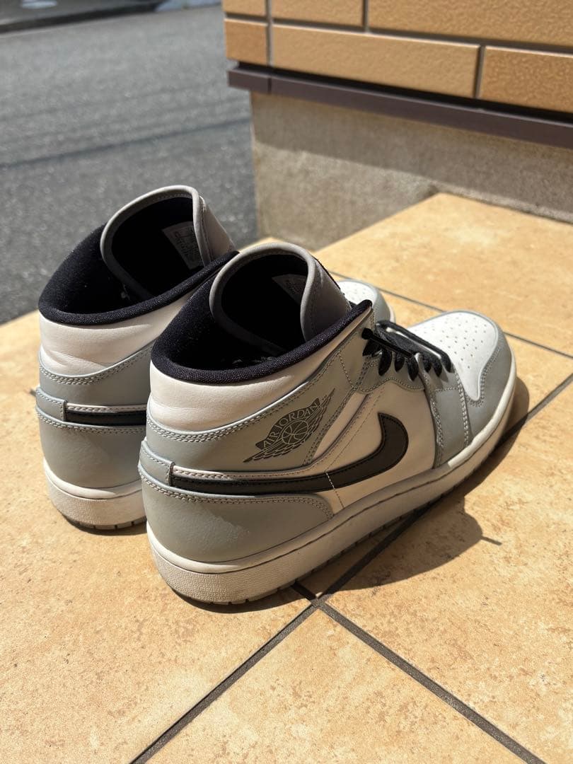 シューズ(男性用) Nike Air Jordan 1 Mid \"Light Smoke