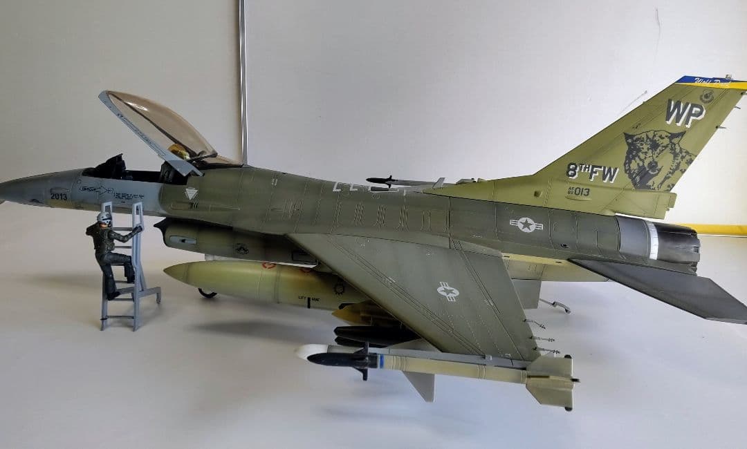 【Kanompang 1/18　F16 ウルフパック