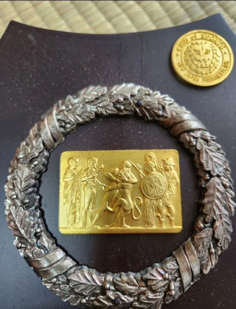 格闘技世界一決定戦　アントニオ猪木　対　モハメッドアリ　開催記念の盾