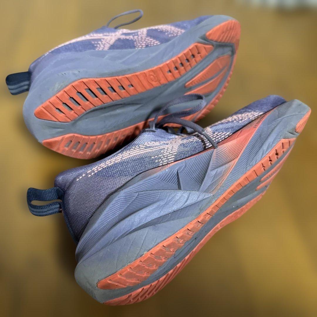 アシックス　ノヴァブラスト5　23.5センチ