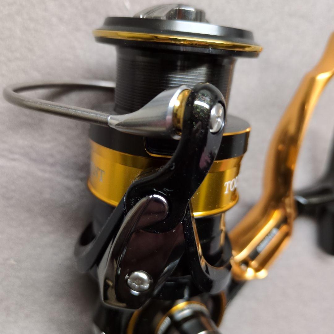 22トーナメント 2500XH−LBD未使用リール