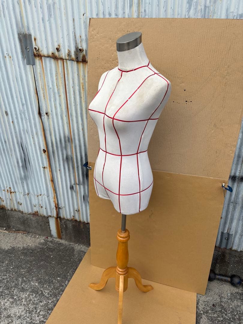ボディーライン入り　トルソー　マネキン　洋装ソーイング木製スタンド女性用