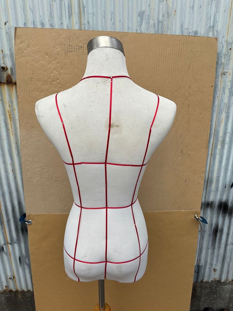 ボディーライン入り　トルソー　マネキン　洋装ソーイング木製スタンド女性用