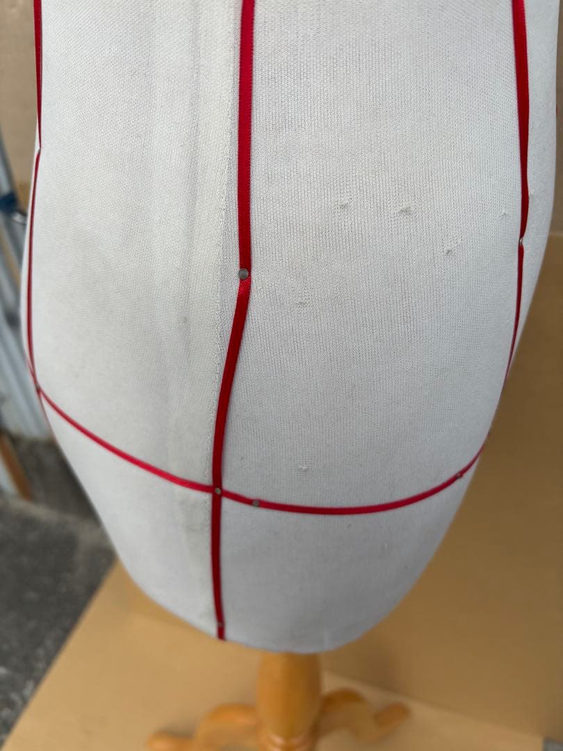 ボディーライン入り　トルソー　マネキン　洋装ソーイング木製スタンド女性用