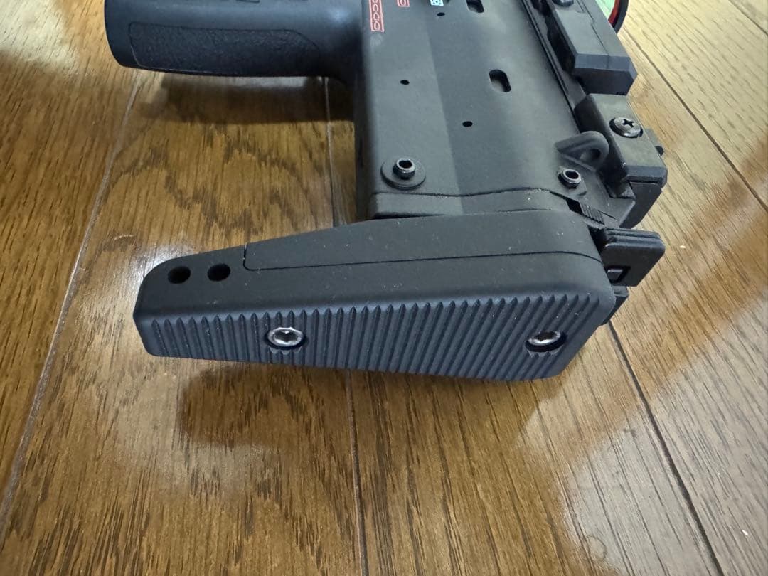 東京マルイ MP7A1 ガスブローバック　ダットサイト、予備マガジン付