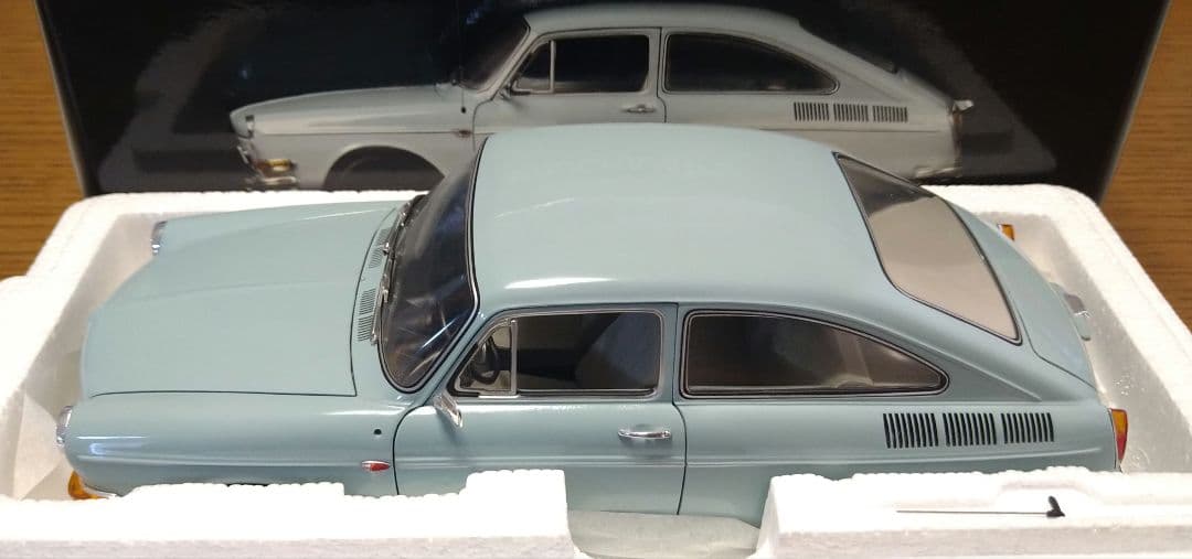 ミニチャンプス 1/18 VW 1600TL ファーストバック ライトブルー