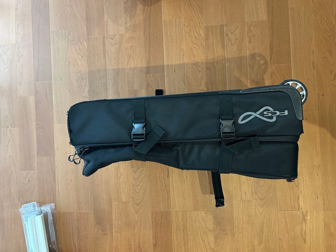 FCS ホイール付き　サーフトリップ　キャリーケース