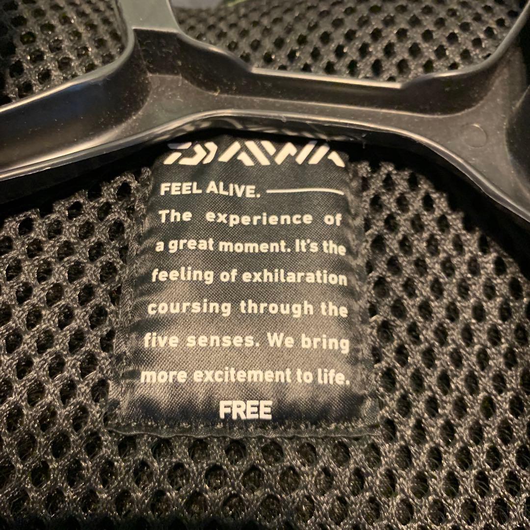 Daiwa フローティングジャケット S/M 黒/黄色