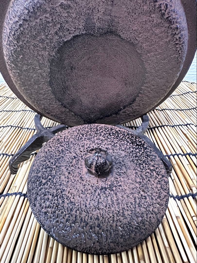 未使用品、付属品付　南部運南堂 鍋元 楓紋様 南部鉄瓶　南部鉄器　調理器具