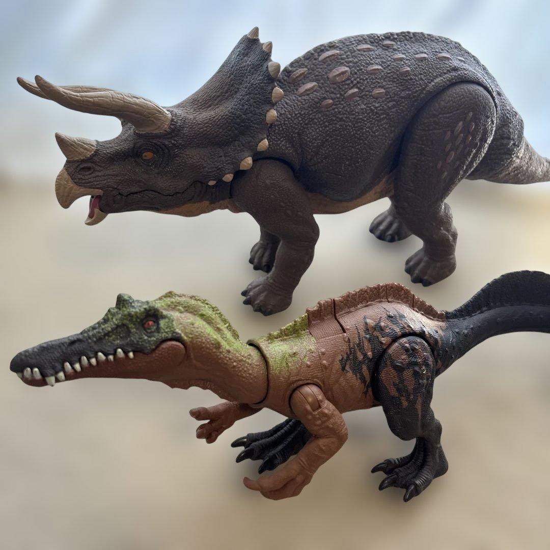 恐竜のフィギュアセット