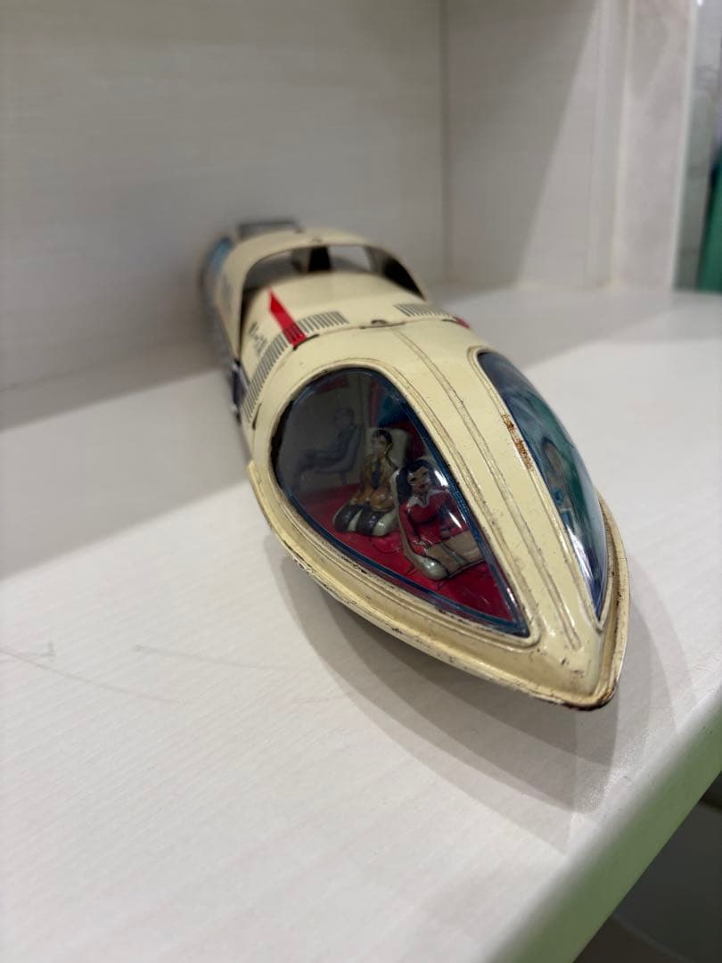 レトロな28000リニアモーターカー 日本製 クリーム色