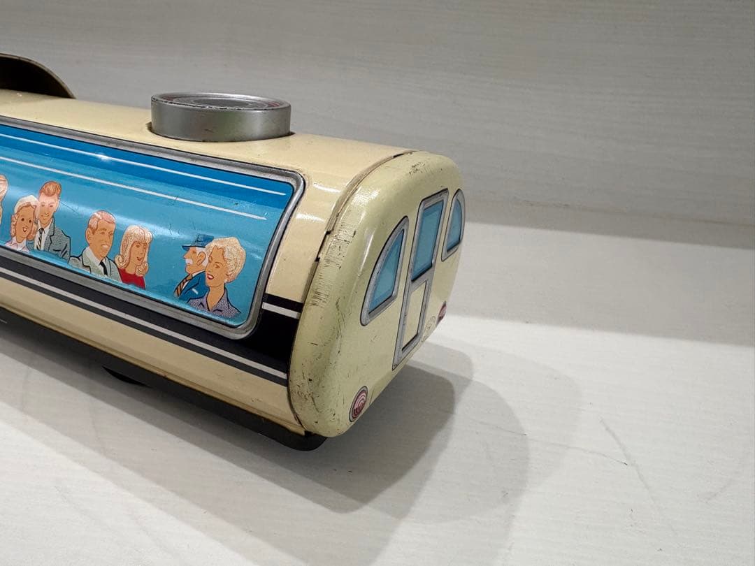 レトロな28000リニアモーターカー 日本製 クリーム色