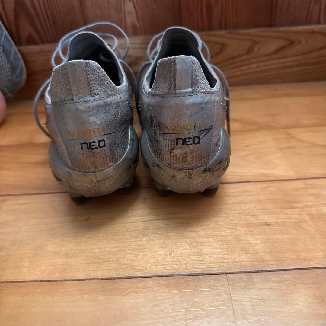 ミズノ　モレリアネオ3ベータシルバー