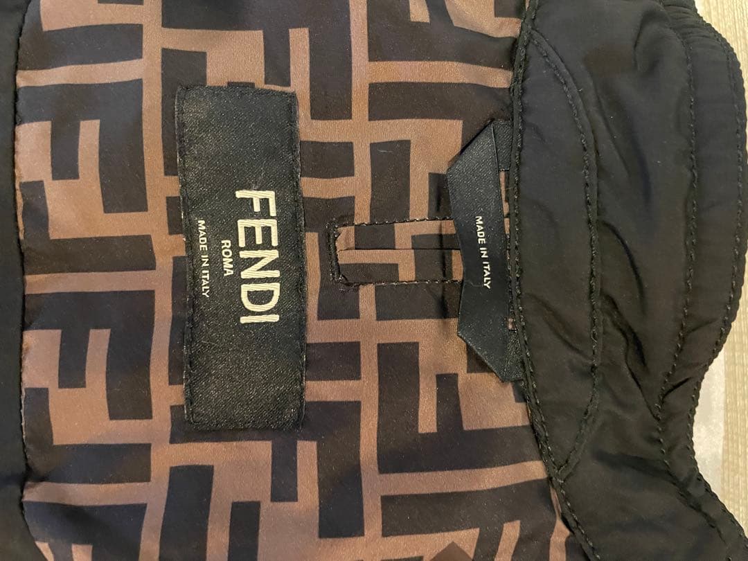 Fendi ロゴパターン 防水犬服 Sサイズ