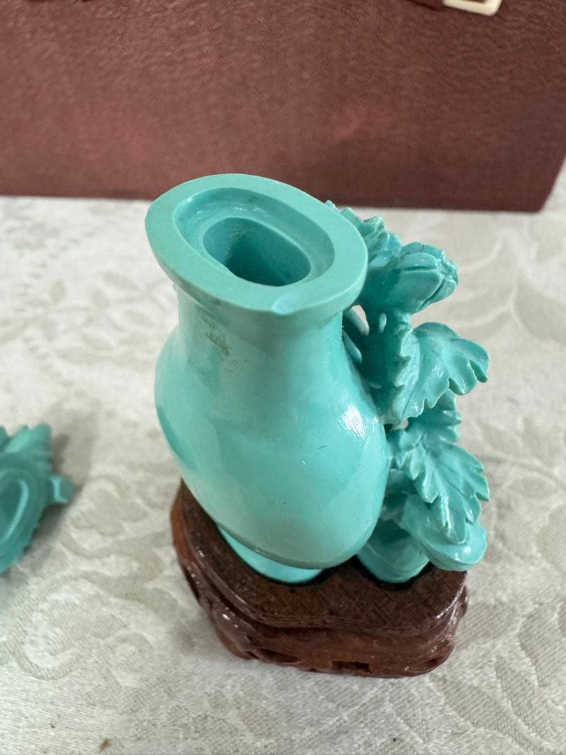 中国骨董　美術品　緑松石　彫刻　飾り物　木製台座付き