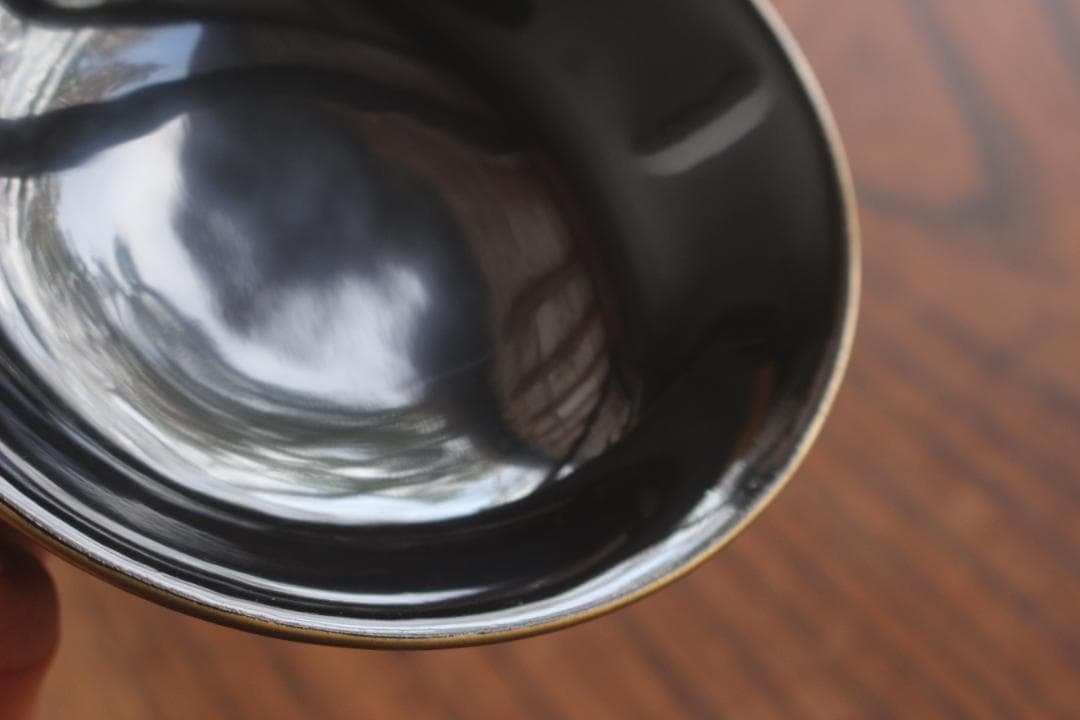 シンプルデザインに金縁朱漆の映える小皿1点（検輪島塗豆皿菓子皿