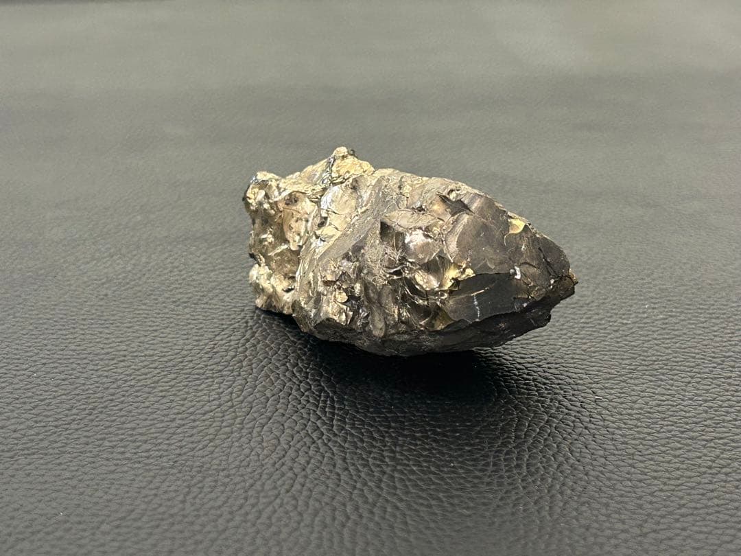 金色に光る-超レア黒曜石