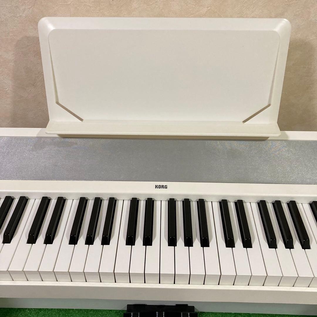 KORG デジタルピアノ B1 ホワイト 88鍵盤 スタンド　譜面台　ペダル付き