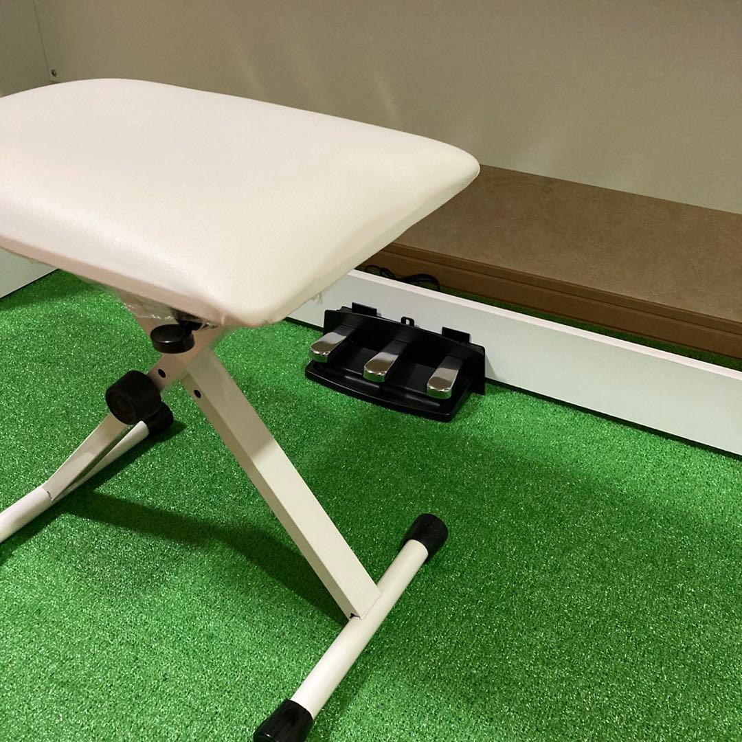 KORG デジタルピアノ B1 ホワイト 88鍵盤 スタンド　譜面台　ペダル付き