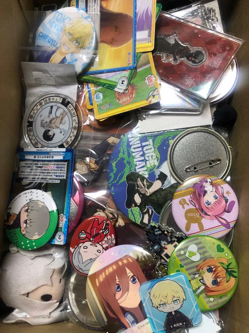 アニメキャラクター 缶バッジ ぬいぐるみ多数セット まとめ売りC 200点詰め