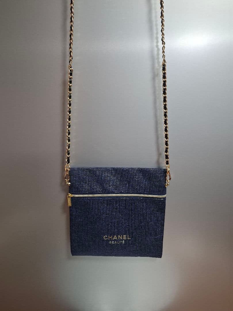 CHANEL 　ホリデー限定ポーチ　ネイビー　ノベルティ　斜め掛け
