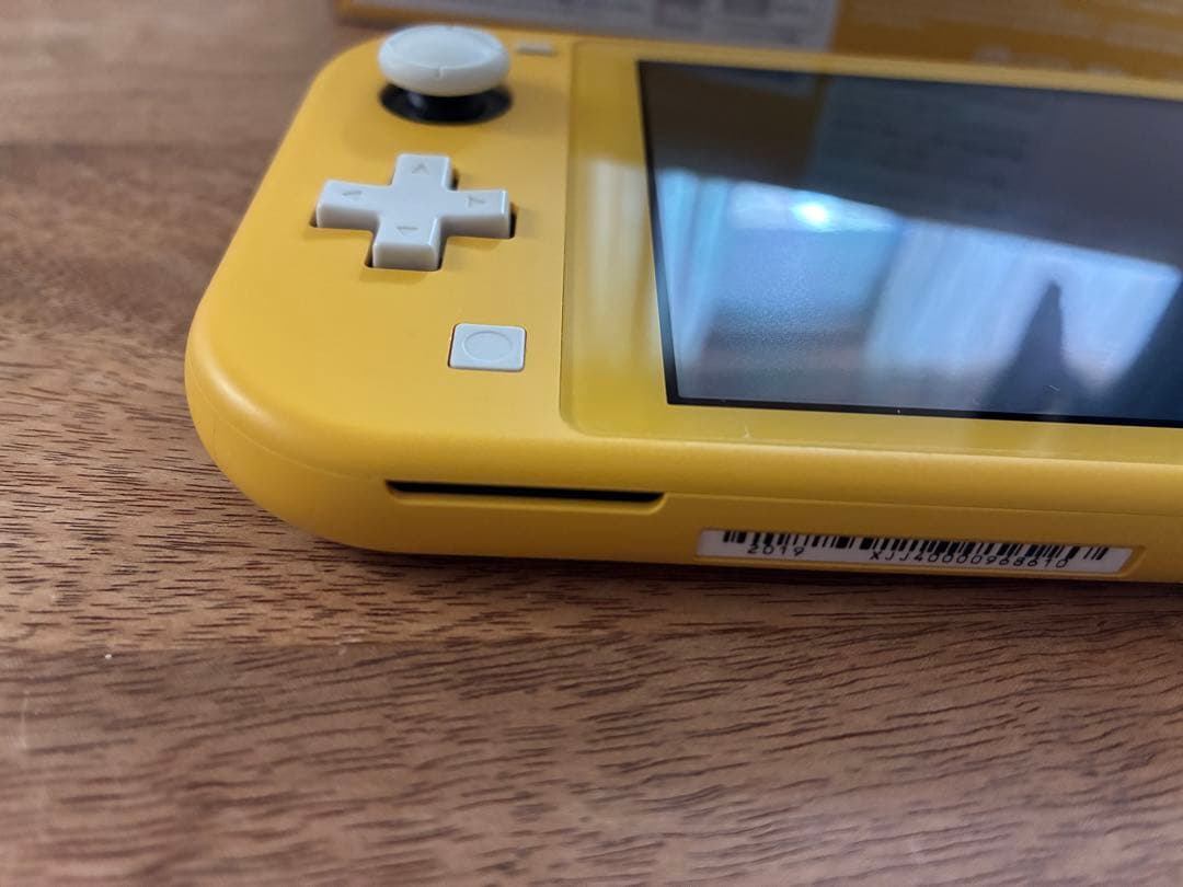 Nintendo Switch Light イエロー