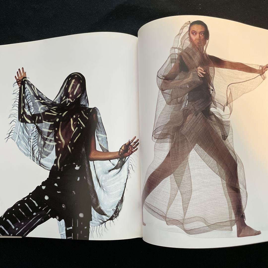 ISSEY MIYAKE BY IRVING PENN 世界で3000冊限定レア